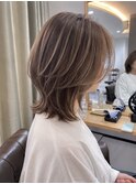 大人かわいいミディアムウルフハイライトカラー脱白髪染め