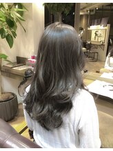 イルミナカラーならブリーチなしでも透明感のある髪色に。