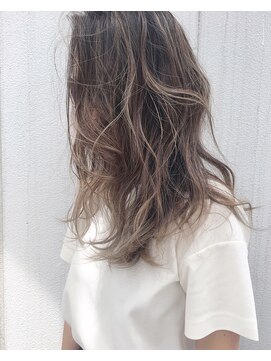 ヌイ 横浜(nui) ハイライトアッシュベージュ_ネオウルフアッシュブラウン