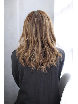 シュシュット(chouchoute) レイヤーカットウェットヘアデザインカラーオリーブベージュ/212