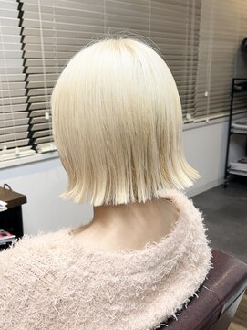 ベッカ(Becca) ホワイトブロンドカラー