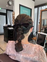 ルナバイルヴェール(LUNA by LeVert)&nbsp;ヘアアレンジ/ポニーアレンジ/編みおろしポニー