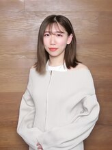 美容師歴8年　岩谷愛依　脱白髪染めや白髪生かしの透明感カラーが得意！メンズパーマもお任せください◎