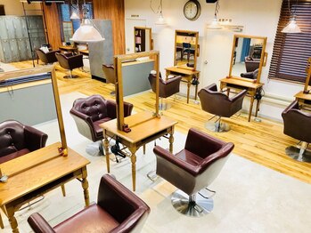 アグ ヘアー ティアラ 泉中央店(Agu hair tiara)の写真/お子様連れのご来店もOK◎忙しいママ・パパも、ご家族で通いやすいサロン♪