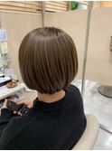 脱白髪染ハイライト×丸みショート