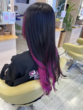 シュウ 西尾店(Shu) ブラック × ピンク