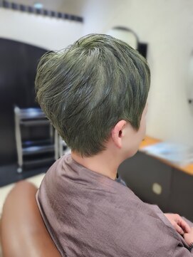 レイエレガンス(Rei Elegance) 深みグリーン×軽やかショート