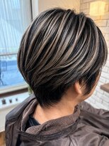 ヘアープルトワルピナス ショートレイヤー×ローライト