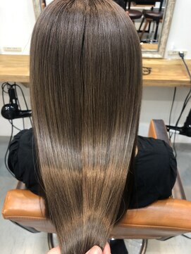 ネイヴィル(navile) ミルクティーベージュ