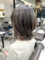 トルネード(TORNADO)&nbsp;外国人風ウルフボブ ハイライト白髪ぼかし グレージュ t621