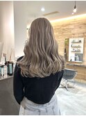 ホワイトグレージュ透明感ダブルカラー巻き髪ロング