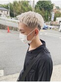 スパイキーショート・フェード・ブリーチデザイン・アップバング