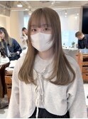 顔周りレイヤー　ダブルカラー　ブリーチ　ミルクティーベージュ