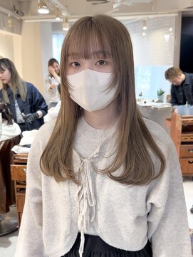 テトラ バイ ネオリーブ 横浜西口店(tetra by neolive) 顔周りレイヤー ダブルカラー ブリーチ ミルクティーベージュ