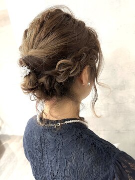 アフィナー(Afinar) 【横浜/横浜駅】ボブでもあげれる♪お呼ばれシニヨン♪