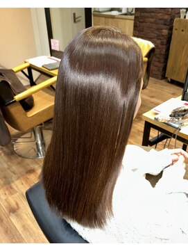シキオリ(SHIKIORI) ストレートエステで叶える、自然なツヤ髪