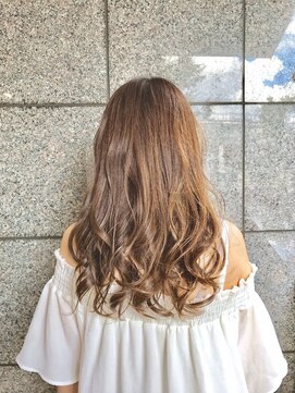 美容室 メザミー MESAMIES ブリーチなし愛されブラウンふんわりロング
