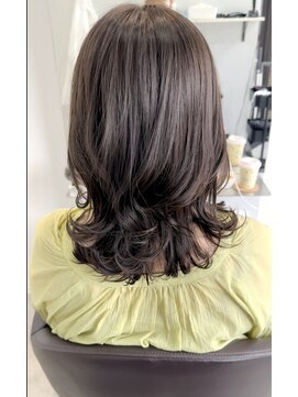 カーラ(kalah) アッシュベージュ×ミディアムレイヤー