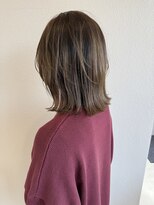 ヨンド(yond)&nbsp;切りっぱなしボブオリーブベージュレイヤー群馬太田