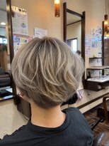 ワサビ 美容室 WASABI 江南店&nbsp;白髪ぼかしハイトーンショート