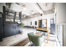 ☆施術後の仕上がりを写真に残すのに最適な空間デザイン☆自然光しっかり、明るく緑多いネオアンティーク☆