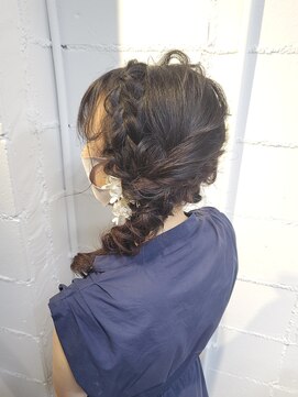 パリスパート2 片編み込み 編みおろし ヘアアレンジ