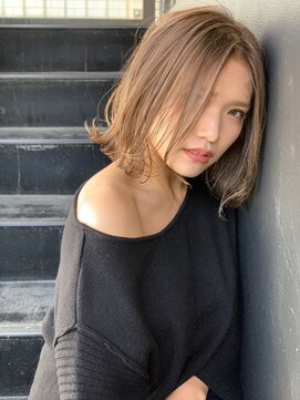 トルネード(TORNADO) 前下がりロングボブアッシュベージュ　n9.23