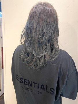 セルカ 新宿(CERCA) ダークグレーカラー［CERCA新宿/新宿西口］