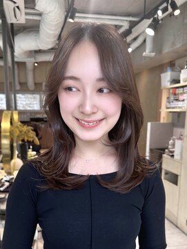 ティア(Tia.) ミディアム/くびれヘア/韓国風/髪質改善トリートメント/縮毛矯正