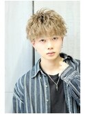 無造作スパイラルツーブロック刈り上げマッシュ