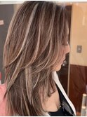 ハイライトカラーミルクティーベージュレイヤーカット