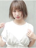フォギーグレージュのフェザーボブ