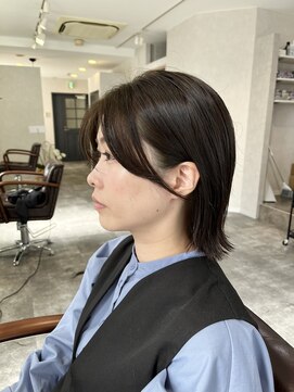 ロイ(Roi.) Roi.【ロイ】韓国風前髪×外ハネスタイルグレージュカラー