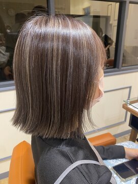 ネオリーブエム(Neolive em;) ぱっつんボブ×コントラストハイライト　ボブルフ