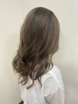 フフ 瀬戸店(FuFu) 明るい白髪染めダメージレスカラー　ゆる巻きレイヤースタイル