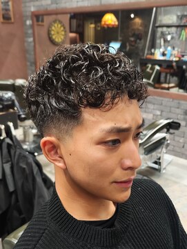 スリーセント 栄(3/cent) ニュアンスパーマ/スキンフェード/フェードカット