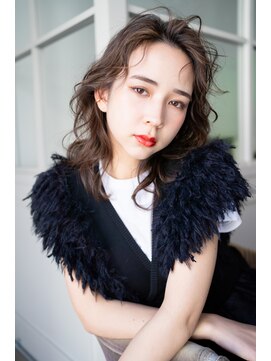 マグノリア オモテサンドウ(MAGNOLiA Omotesando) 暗めカラーで大きめスパイラルのフェイスフレーミングフレイヤー