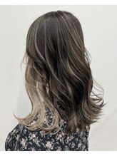 人気急上昇！韓国風インナーカラーで一気に垢抜け髪をおろしても結んでも可愛いヘアスタイル♪【韓国】