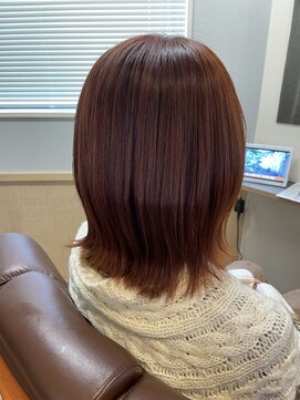 スリー(THREE) オレンジブラウン×外はねボブ