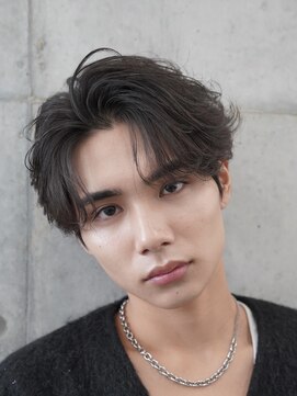 レタッチバイフィフス(RETOUCH by fifth) 原宿ニュアンスパーマ毛流れヘアセンターパート大人色気ヘア30代