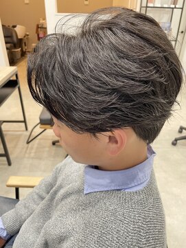エミュ ヘアー(emu.hair) 毛流れフェザーパーマ