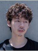 緩め波巻きスパイラルパーマシャドウパーマメンズセンターパート