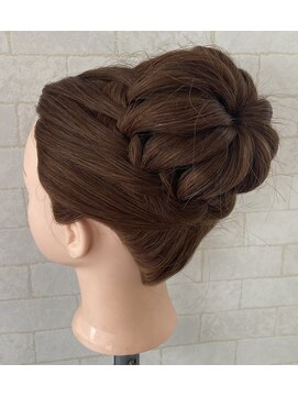 サロン Salon アイ アート 編み込みおだんこヘア