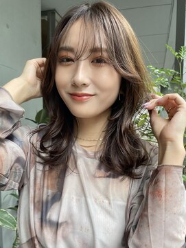 ビュートリアム 南青山(BEAUTRIUM) シースルーバング レイヤー 大人可愛いベージュ 表参道 20代30代