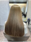 切りっぱなしロング × オリーブベージュ
