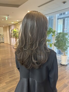 ザック ヴィ(ZACC  vie) グレージュ　レイヤーカット　20代30代40代