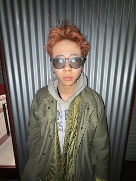 シイ(SIE) 外国人風くせ毛ショート×オレンジカラー