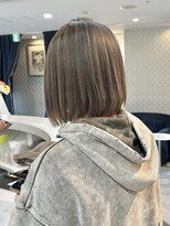 ハイトーンカラーグレーベージュボブブリーチカラー