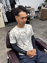 フェードツーブロックツイストスパイラルメンズ短髪刈り上げ