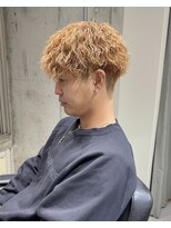 ハイプ(HYPE)&nbsp;フェザーパーマ/センターパート/シャドウパーマ/眉毛